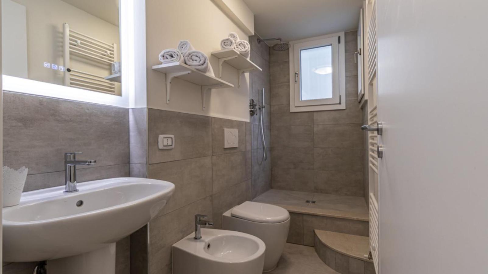 Suite Modena Al Centro - Affitti Brevi Italia Екстер'єр фото